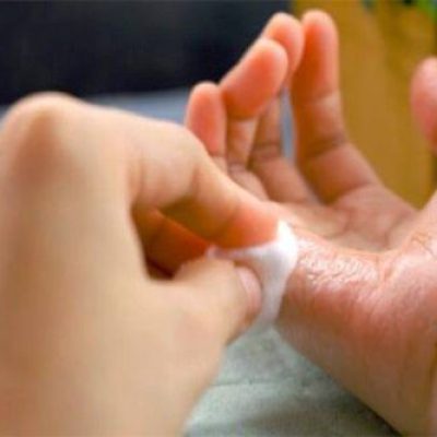 پاک کردن چسب قطره ای از دست