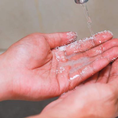 پاک کردن چسب قطره ای از دست