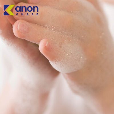 پاک کردن چسب قطره ای از مو